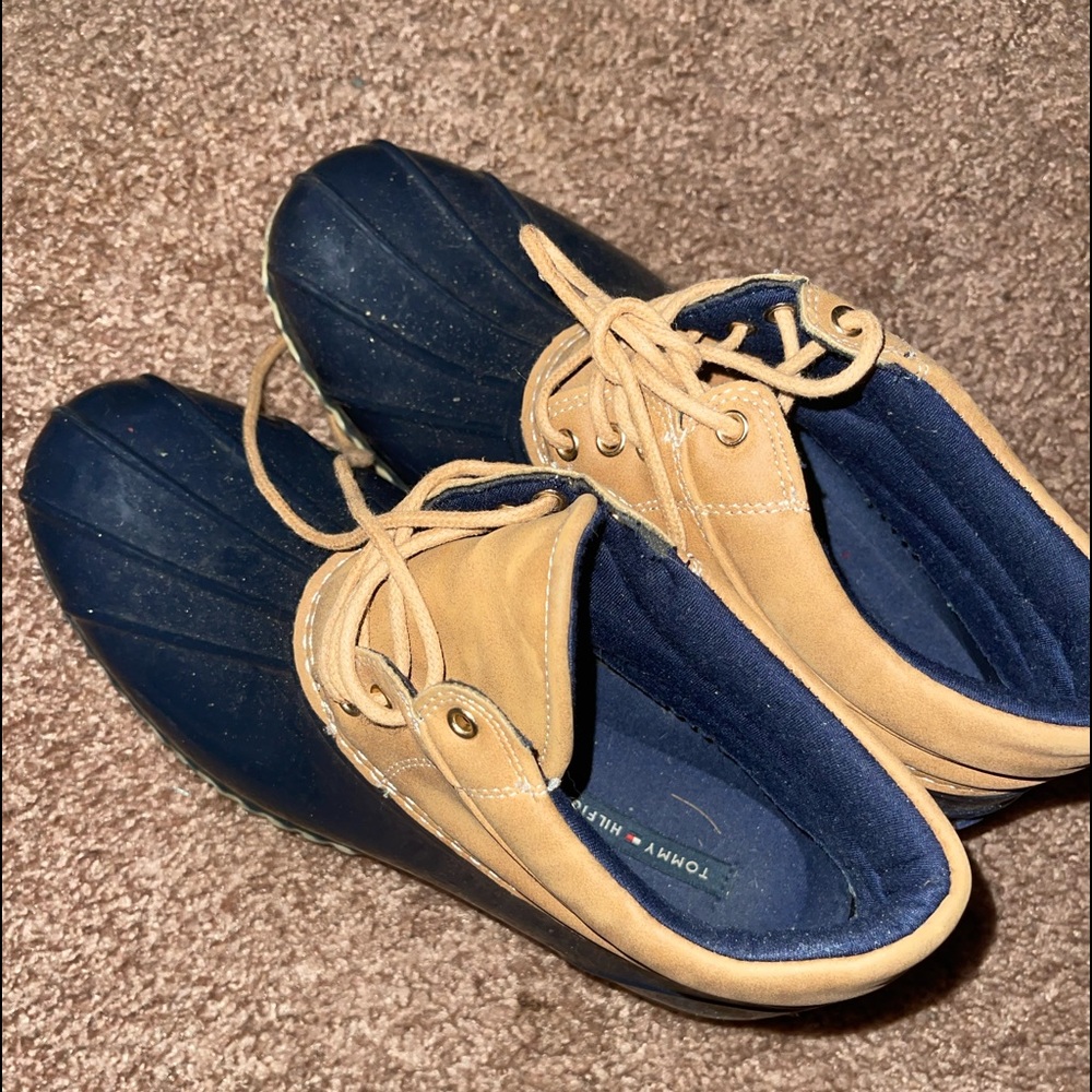 Rain shoes